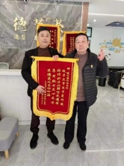 任向苗徒手中医显奇妙
