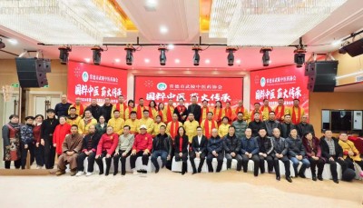 枝垂树老花香远——记身残志坚的退休院长贾谷良