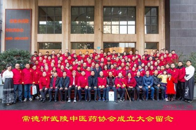 枝垂树老花香远——记身残志坚的退休院长贾谷良