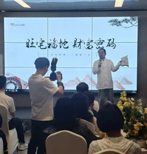 金土皓作词、作曲 : 热爱共产党