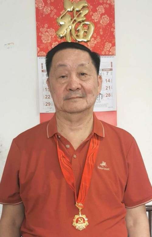 笔墨抒怀 礼赞七一---记老党员曾建国的文艺初心