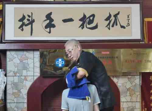宫廷整脊正骨：王洪喜与通脉整骨堂的百年非遗传承之路
