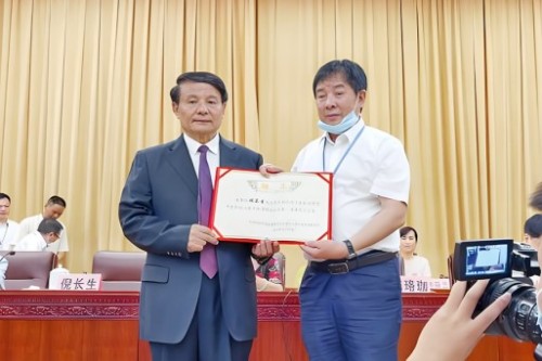 岐黄路上的时代践行者：倪长生与他的中医药大健康版图