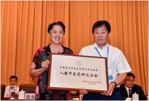 岐黄路上的时代践行者：倪长生与他的中医药大健康版图