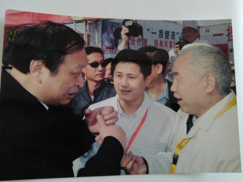 守正创新七十载，杏林国医济苍生——记国医名师关智全的中医传承之路